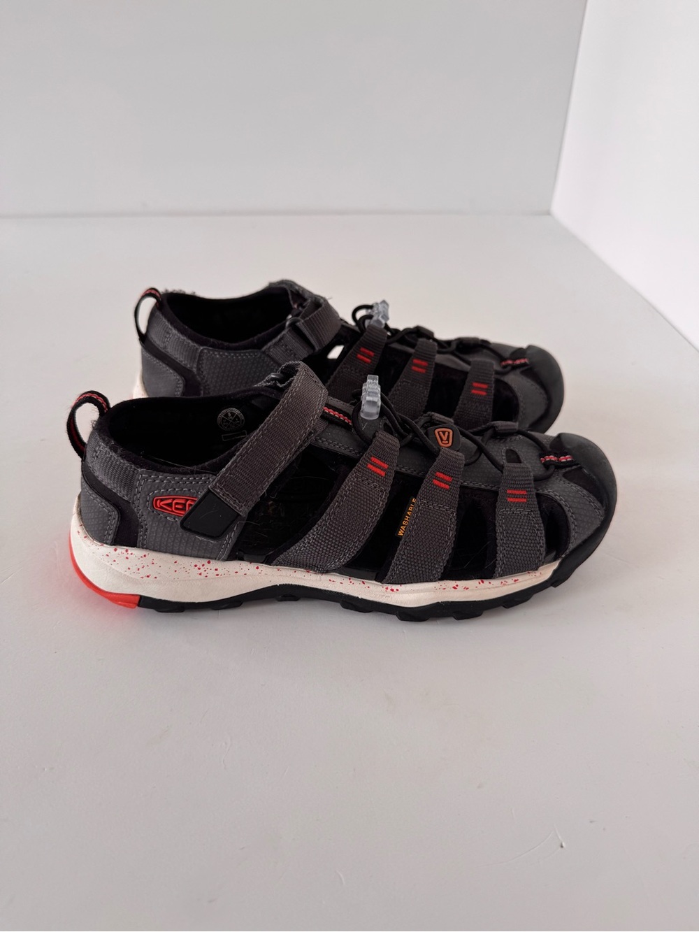 KEEN Newport Neo H2 sandals in Magnet/Spicy Orange Youth 5
